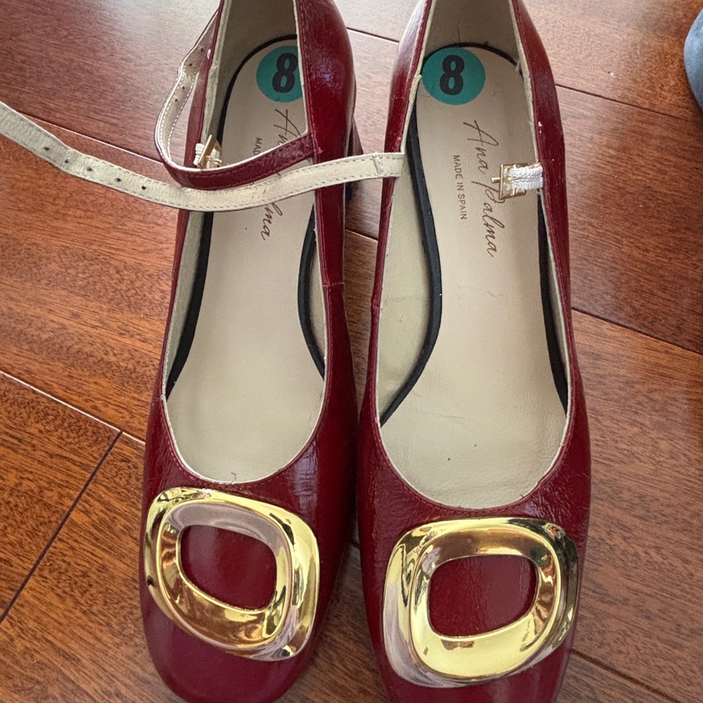 Ana Palma Burgundy Heels with Gold Accent